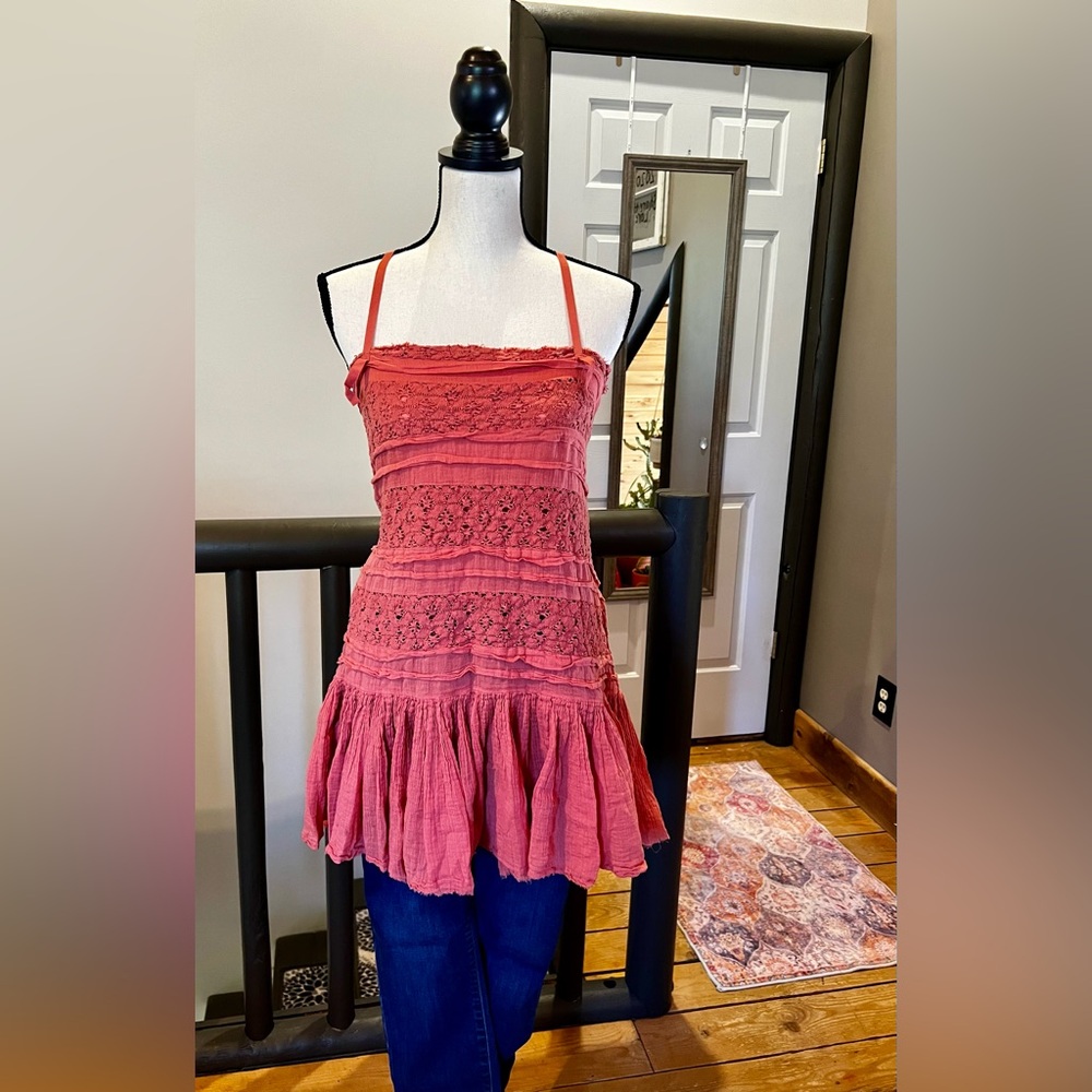 Adorable! FREE PEOPLE ONE top/ mini dress.